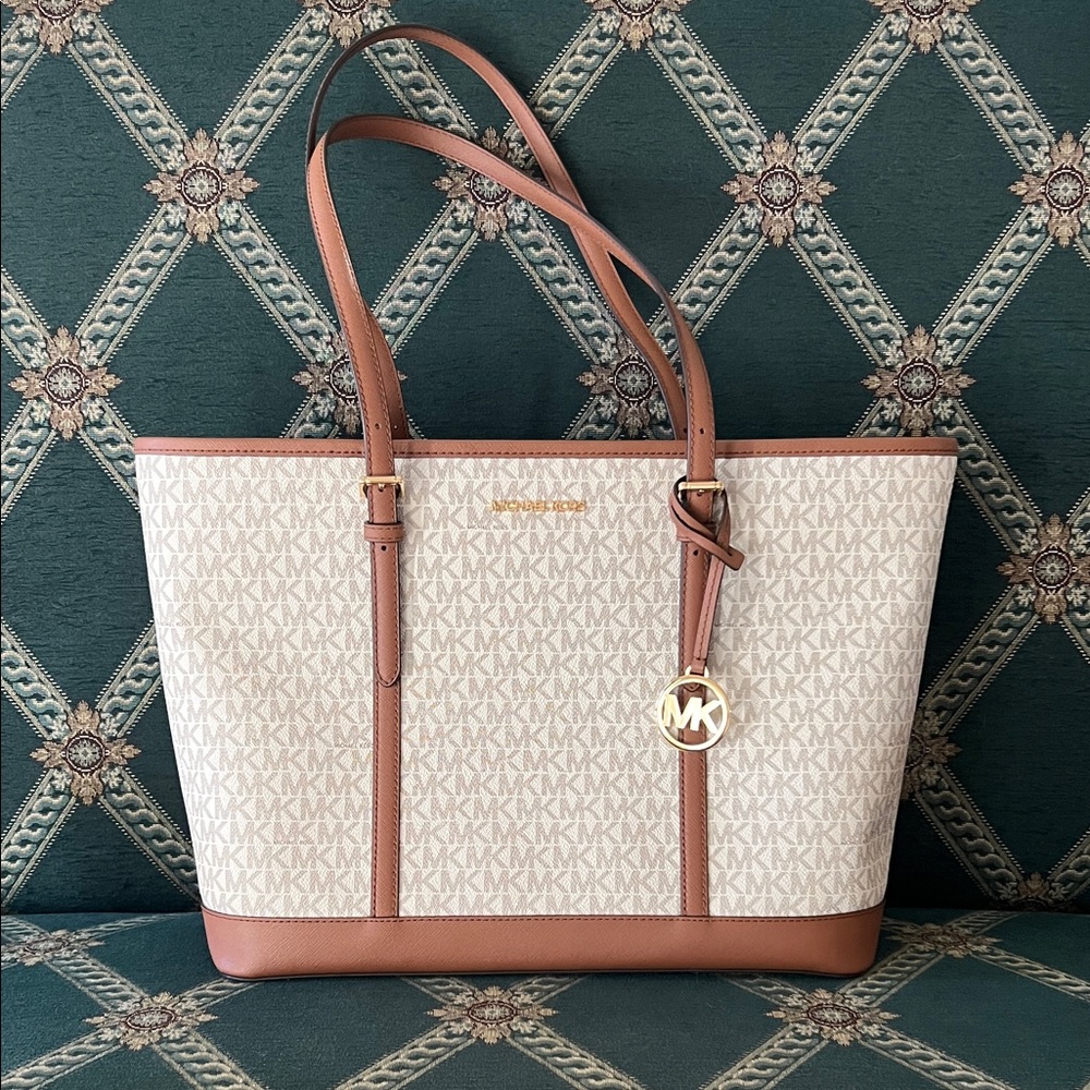 NWT Michael Kors Jet Set Travel Large Shoulder Tote Vanilla